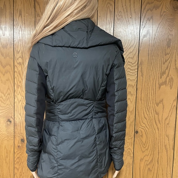 Lululemon" Enfold Wrap, Gray - Picture 10 of 16